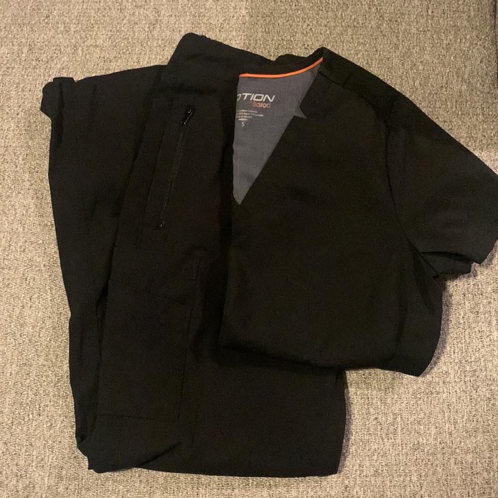 Motion by Barco black scrub set